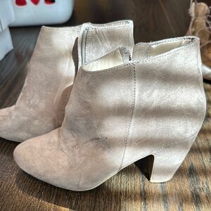 Elegant Women's Tan Ankle Boots